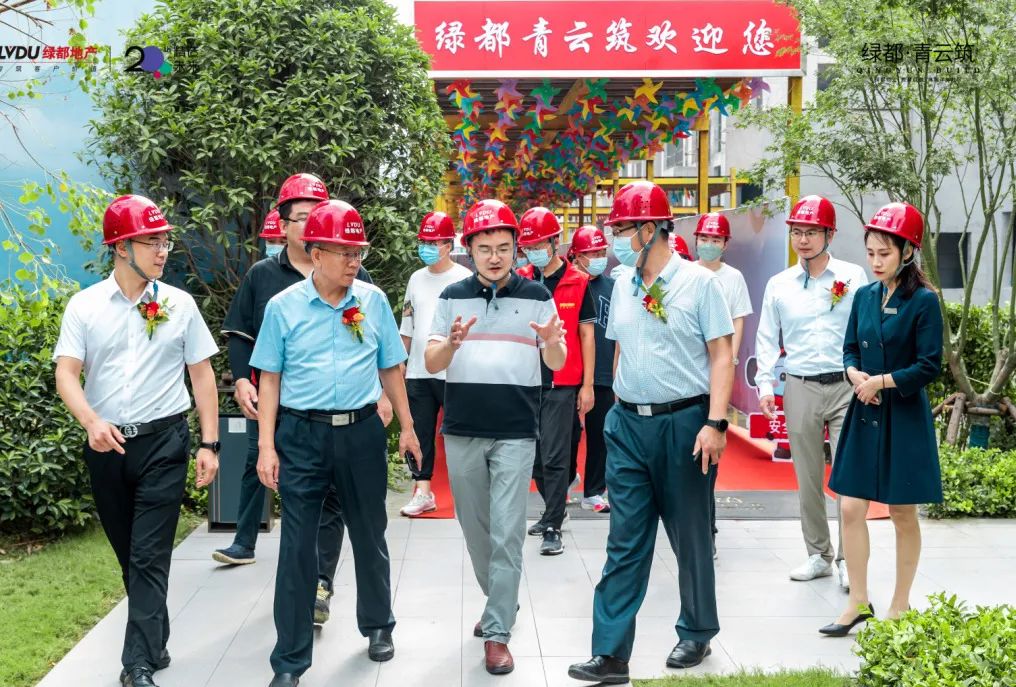 走进绿都,走进精益制造|新(xīn)乡首座透明工地样板惊艳开放,品质眼见為(wèi)实 图片